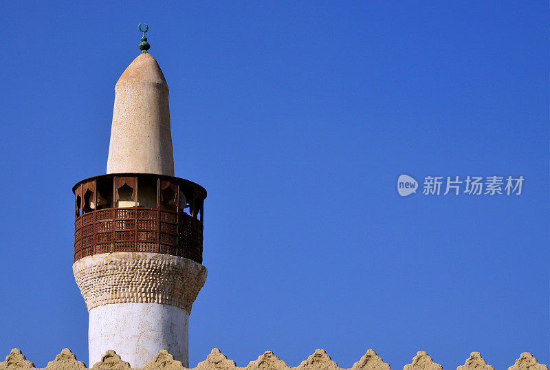 沙特阿拉伯，Al-Ahsa绿洲，qbbah / Ali Pasha清真寺的尖塔- Ibrahim城堡